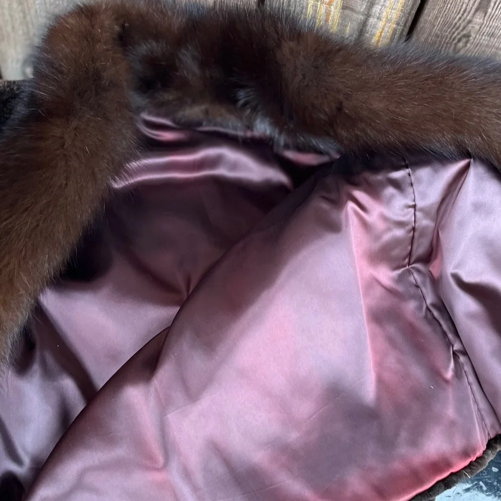 Vintage Fur size Small.  No flaws.  Thick, Soft and supple. - Picture 7 of 8